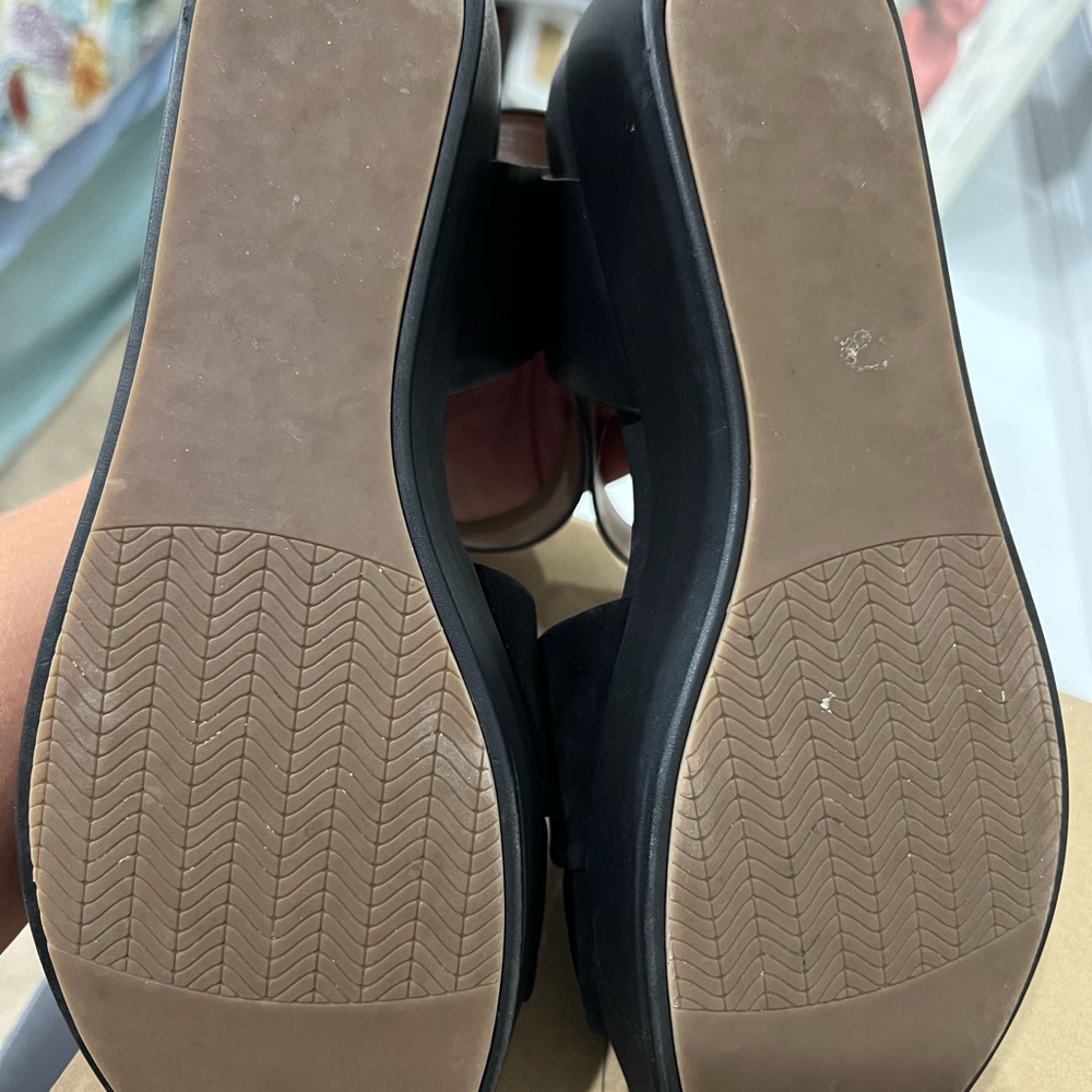 Sandals - Picture 4 of 5